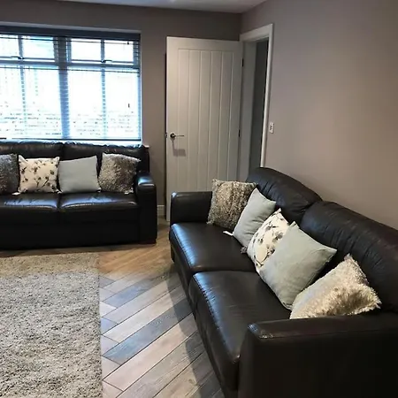 Modern 3 Bed Barn Conversion In *